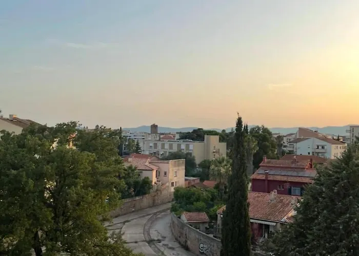 Spacious T3 In St-raphael 아파트 *