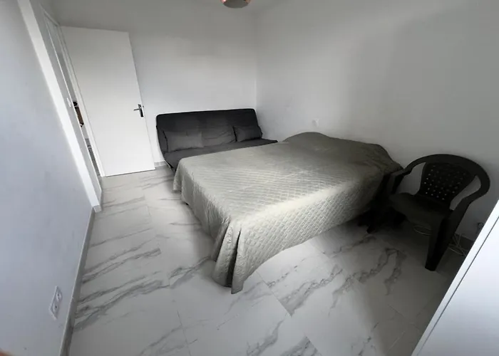 Daire Superbe T3 Lumineux Avec Parking, Proche Centre Et Plage, 15 A 20 Min A Pied Saint-Raphaël