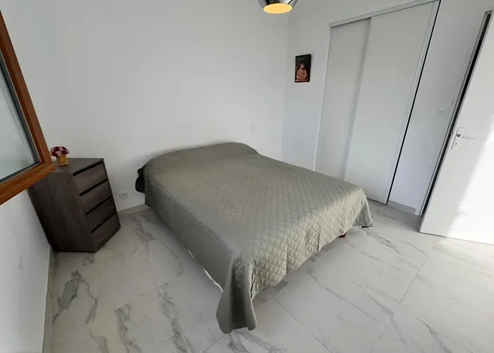 Spacious T3 In St-raphael *