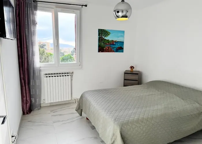 Daire Superbe T3 Lumineux Avec Parking, Proche Centre Et Plage, 15 A 20 Min A Pied